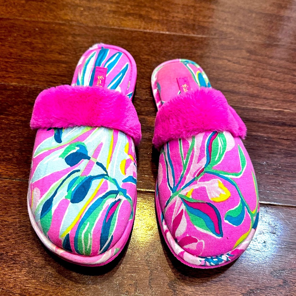 Lilly Pulitzer Pink Leaf Print Closed Toe House slippers size 7/8